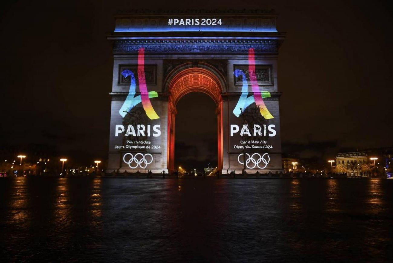 JO 2024: Paris dévoile un logo mêlant Tour Eiffel et année du rendez-vous  pour doper sa candidature