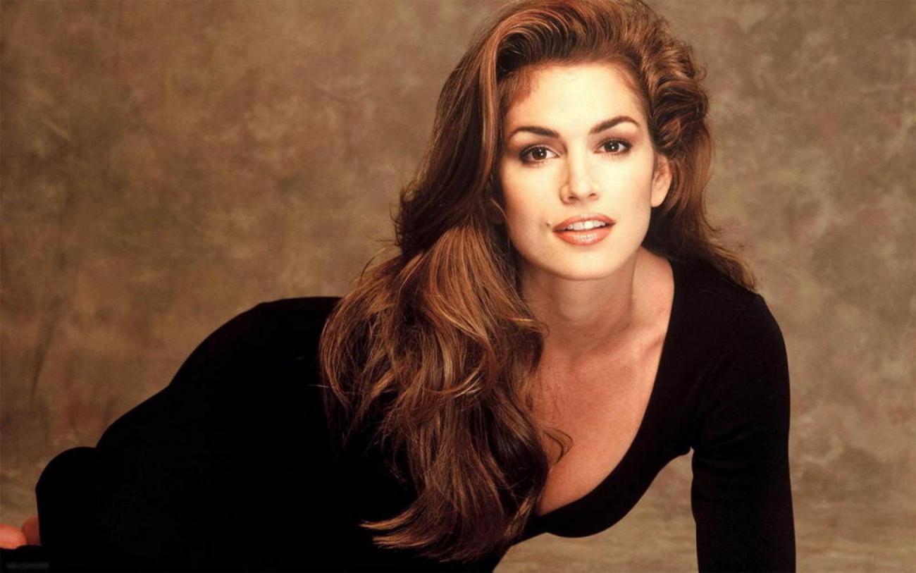 Cindy Crawford topless à la plage: la top toujours sexy à 51 ans (photos) |  FranceSoir