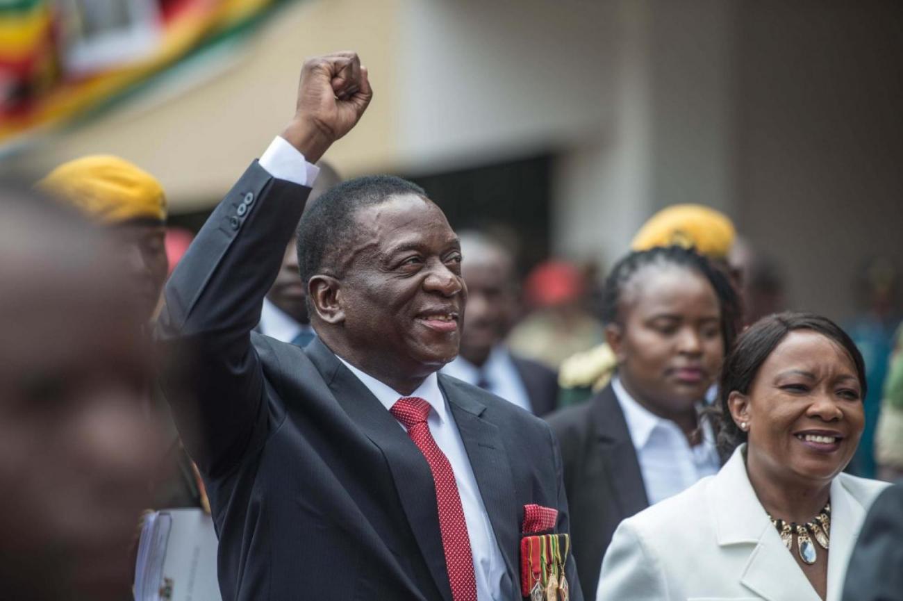 Zimbabwe: Le Nouveau Président Mnangagwa Succède Officiellement à ...