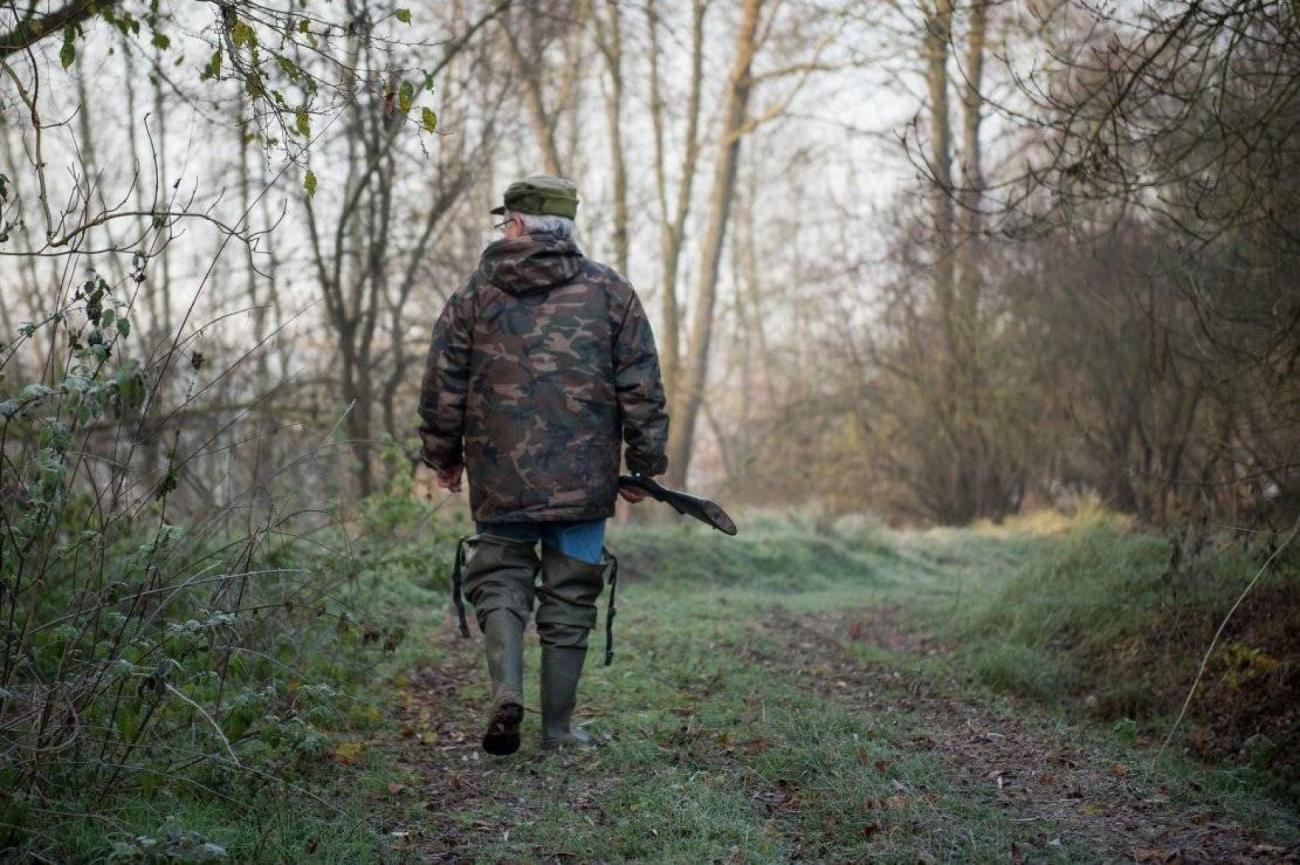 Dr me un chasseur pense voir un sanglier et abat un promeneur