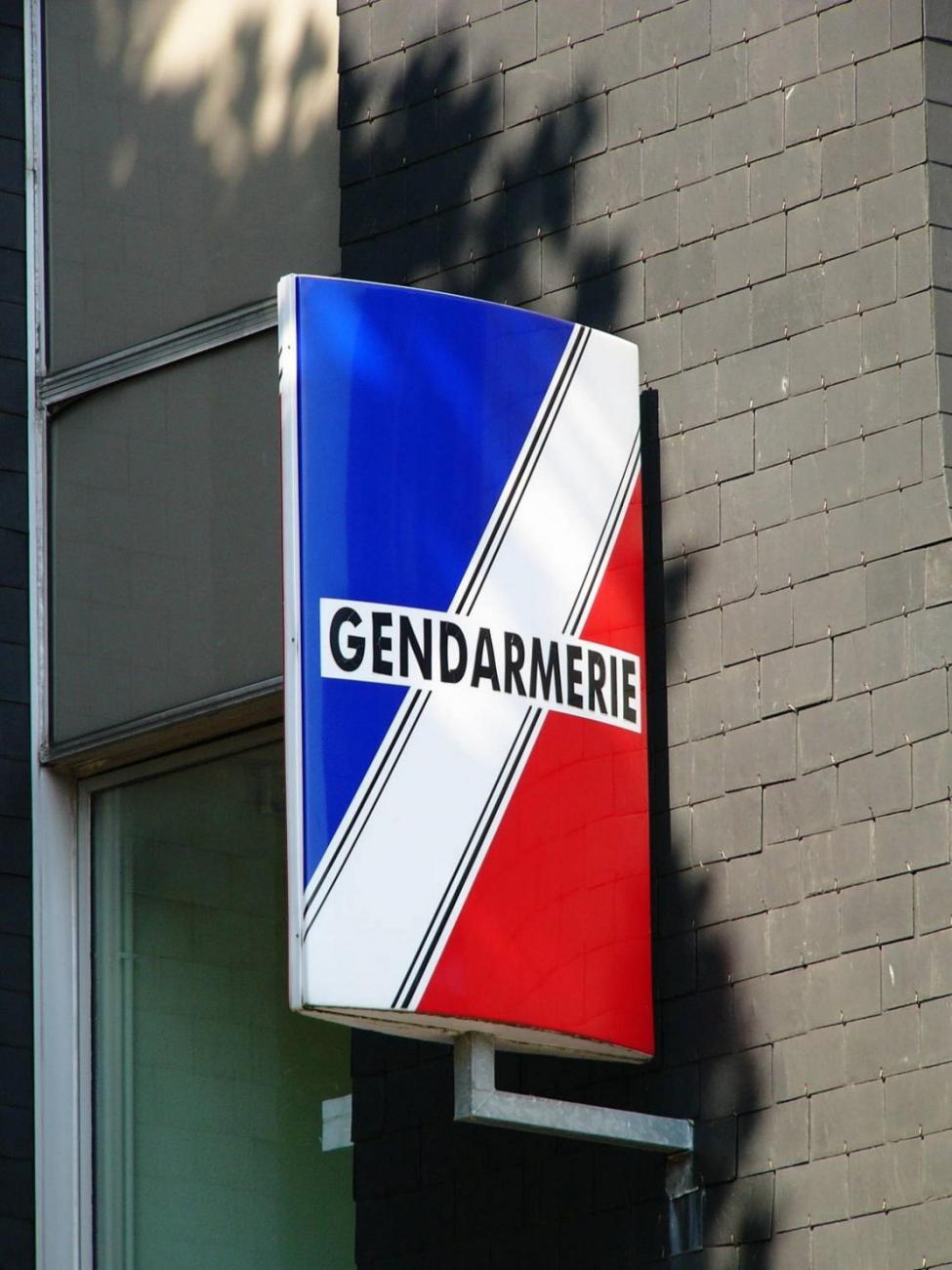 Ivre et le sexe à la main, il signe les gendarmes avec une brosse à WC |  FranceSoir