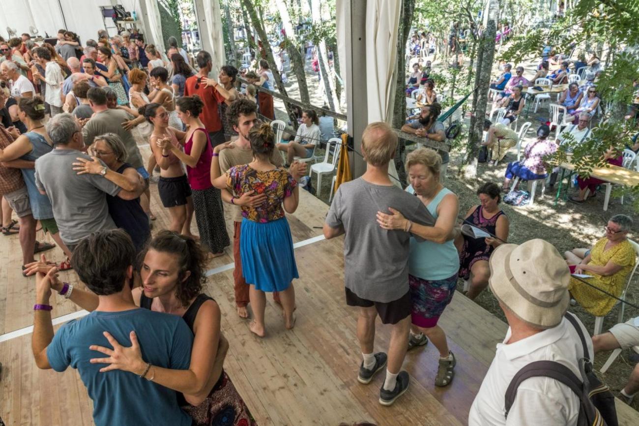 Au Grand Bal de l'Europe, la fièvre de la "danse trad" FranceSoir