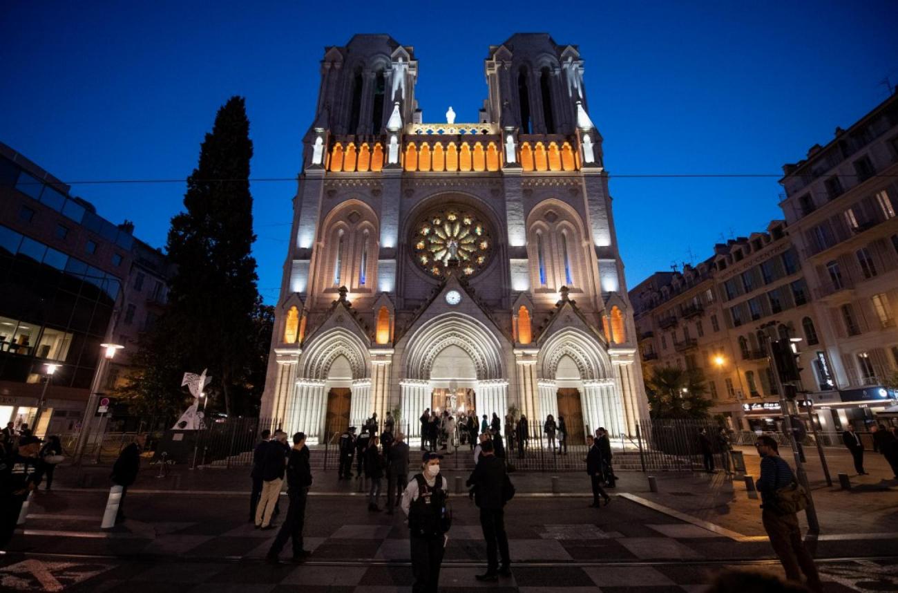 Hommage Aux Trois Victimes De L'attaque Au Couteau De Nice Il Y A Un An ...