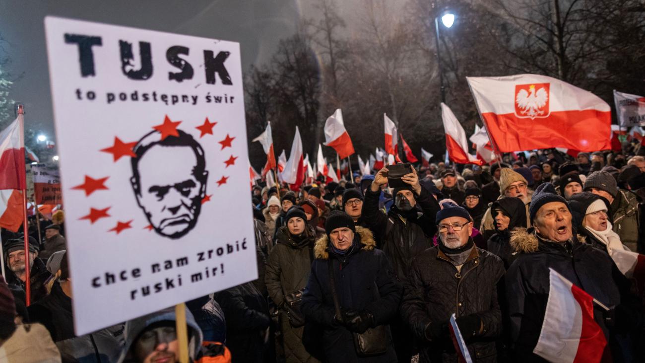 Pologne : Manifestation massive à Varsovie contre le gouvernement