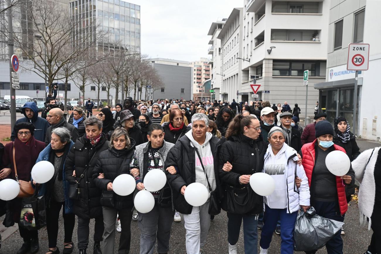 Incendie à Vaulx En Velin Marche Blanche Pour La Solidarité Francesoir 