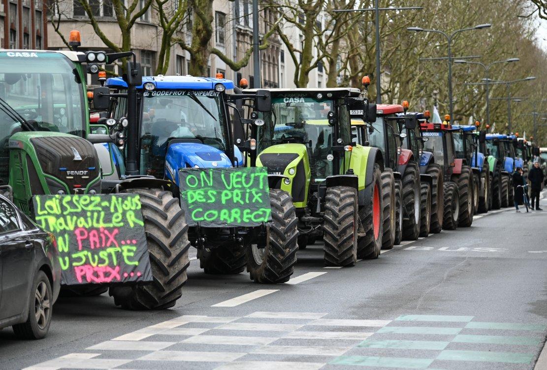 "Plein Les Bottes": Des Centaines D'agriculteurs Protestent Dans Le ...