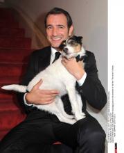 Le chien Uggie et Jean Dujardin.