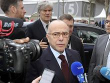 Bernard Cazeneuve lors des questions au gouvernement le 15 février 2017 à l'Assemblée nationale à Pa