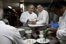 Laurent Delarbre (d), ancien chef du restaurant parisien la Tour d’Argent, a découvert à Jérusalem l