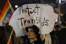 Des manifestants demandent le maintien des droits des personnes transgenres, le 23 février 2017 à Ne