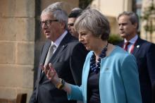 Theresa May et Jean-Claude Juncker, lors d'un sommet européen à La Vallette, à Malte, le 3 février 2