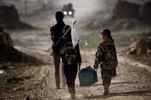 Les forces irakiennes dans une rue de Mossoul lors de leur offensive pour prendre la ville aux jihad