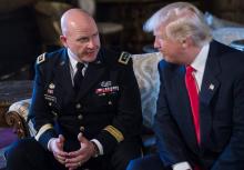 Le général américain H.R. McMaster et le président DOPnald Trump à Palm Beach, aux Etats-Unis, le 20