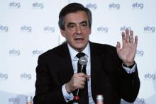 François Fillon (c) et son épouse Penelope Fillon (d), le 29 janvier 2017 lors d'un meeting à Paris