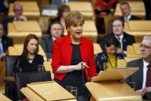 La Première ministre Nicola Sturgeon s'adresse au parlement régional écossais, le 21 mars 2017 à Edi