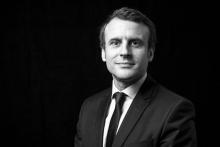 Emmanuel Macron "assume" une politique de "discrimination positive" pour les quartiers difficiles