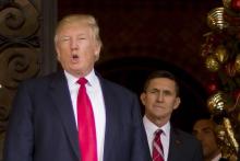 Donald Trump avec son ex-conseiller à la sécurité nationale, Michael Flynn, à Palm Beach en Floride 