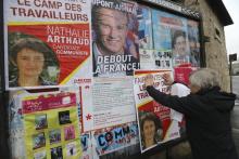 Le président du Conseil constitutionnel Laurent Fabius dévoilent les premiers parrainages d'élus pou