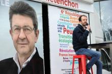 Le 26 mars 2017 à Rennes, Manuel Bompard, directeur de campagne de Jean-Luc Mélenchon est assis deva