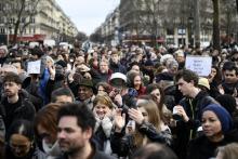 Des manifestants contre la "corruption", parallèlement au rassemblement de soutien au candidat de la