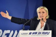 Marine Le Pen lors d'un meeting le 27 mars 2017 aux Sables d'Olonne