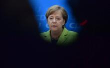 La Chancelière allemande Angela Merkel (g) et la candidate de la CDU aux élections régionales en Sar