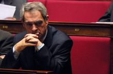 Henri Emmanuelli le 28 mars 2001 à l'Assemblée nationale à Paris