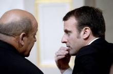 Jean-Yves Le Drian et Emmanuel Macron à l'Elysée le 29 avril 2017 à Paris