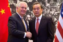 Le ministre chinois des Affaires étrangères Wang Yi et le secrétaire d'Etat américain Rex Tillerson 