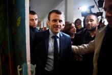 Emmanuel Macron (c), candidat d'En Marche à la présidentielle, le 23 mars 2017 à Avallon dans l'Yonn