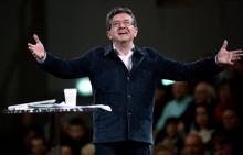 Le candidat de La France insoumise Jean-Luc Mélenchon, le 28 février 2017 lors d'un meeting à Brest