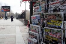 Des manifestants devant le consulat des Pays-Bas le 11 mars 2017 à Istanbul