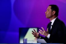 Benoît Hamon pendant l'émission "15 minutes pour convaincre" dans les studios de France 2 à Saint-Cl