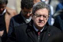 Jean-Luc Mélenchon visite une usine à Lons-le-Saunier (Jura), le 19 avril 2017