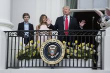 Le président Trump, sa femme Melania et leur fils Barron pendant la traditionnelle chasse aux oeufs 