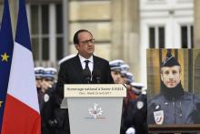 Le président François Hollande s'exprime lors de l'hommage national au policier tué sur les Champs-E