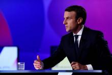 Emmanuel Macron lors de l'émission "15 minutes pour convaincre" dans les studios de France 2 à Saint