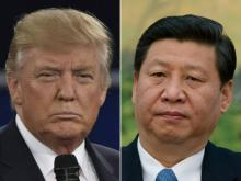 Combo de photos du président américain Donald Trump et de son homologue chinois Xi Jinping