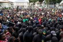 Les membres du collectif "les 500 frères" et des manifestants rassemblés le 7 avril 2017 à Cayenne