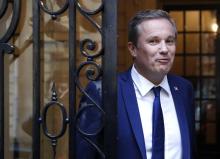 Nicolas Dupont-Aignan le 28 avril 2017 quitte le QG de Marine Le Pen à Paris