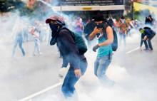 Heurts entre manifestants et police au Venezuela lors de manifestations contre le président Nicolas 