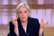 Capture vidéo de la candidate à la présidentielle Marine Le Pen lors du débat télévisé contre Emmanu