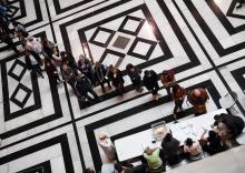 Des Français font la queue dans un bureau de vote à Marseille, le 23 avril 2017