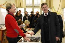 Le candidat du mouvement La France insoumise à la présidentielle Jean-Luc Mélenchon, votant au deuxi