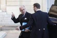 Bernard Cazeneuve, photographié à l'Elysée le 21 avril 2017, entend porter plainte pour "diffamation