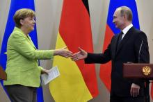 La Chancelière allemande Angela Merkel et le président russe Vladimir Poutine, le 19 octobre 2016 à 