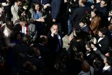 Le président sortant François Hollande (c) au siège du PS, le 14 mai 2017 à Paris