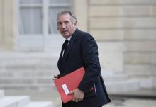 Le ministre de la Justice François Bayrou arrive pour le Conseil de Défense au Palais de l'Elysée à 