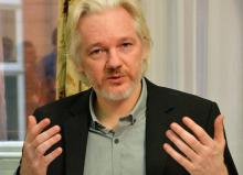 Le fondateur de WikiLeaks Julian Assange lors d'une conférence de presse à l'ambassade d'Equateur à 