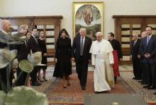 Arrivée à Rome du président américain Donald Trump (d) et de son épouse Melania, le 23 mai 2017